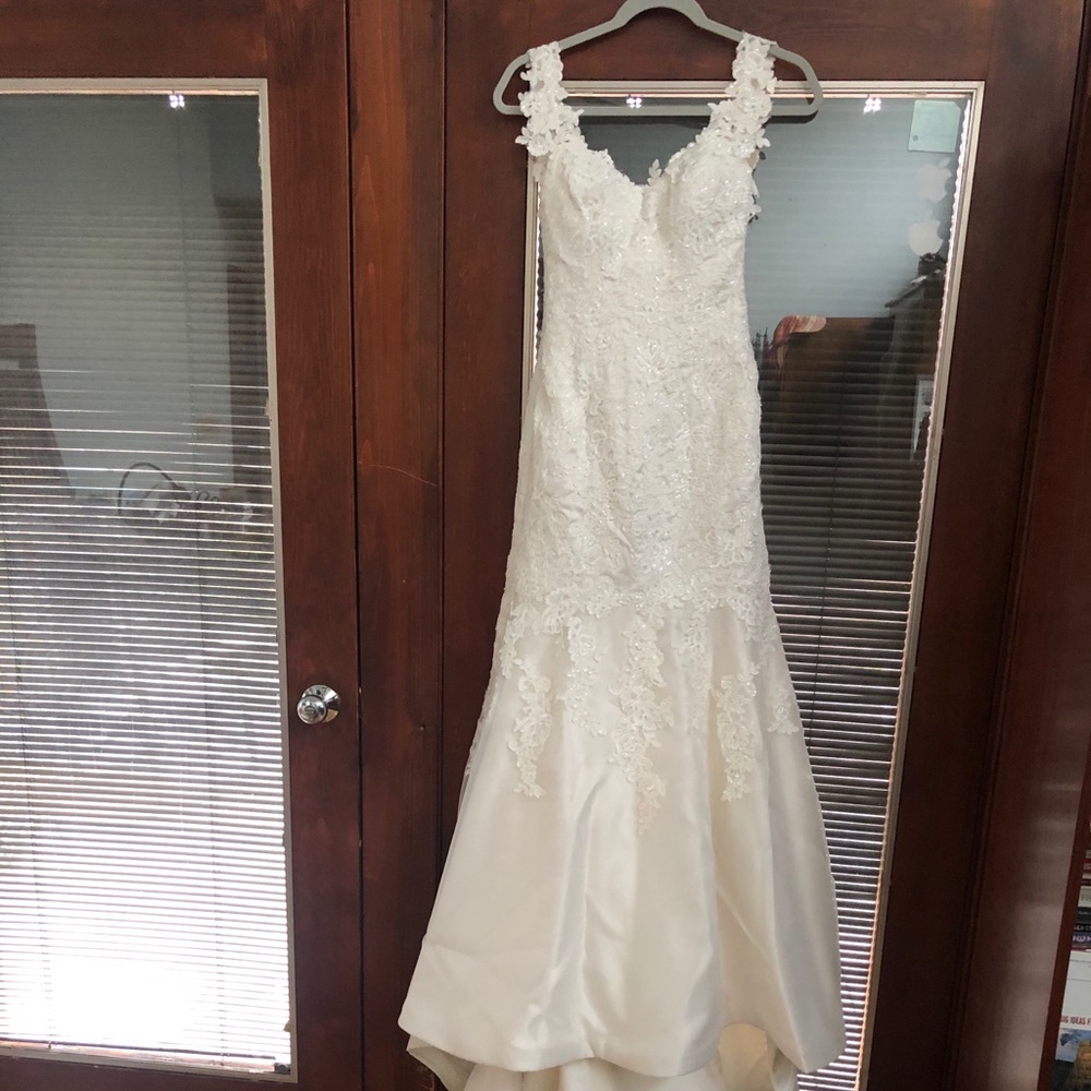 Essence of Australia Wedding Gown